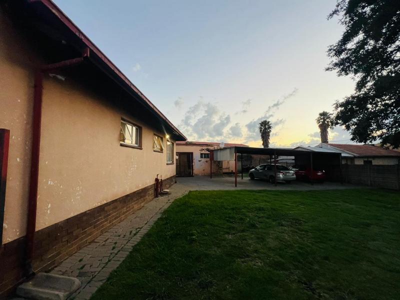 5 Bedroom Property for Sale in Van Riebeeck Park Gauteng