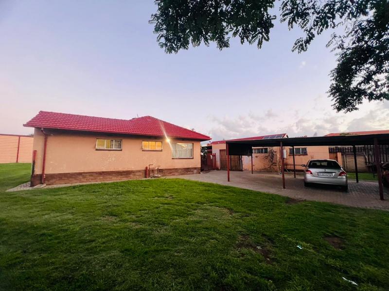 5 Bedroom Property for Sale in Van Riebeeck Park Gauteng