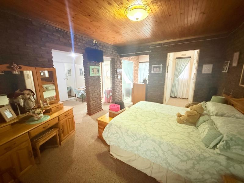 4 Bedroom Property for Sale in Flora Gardens Gauteng