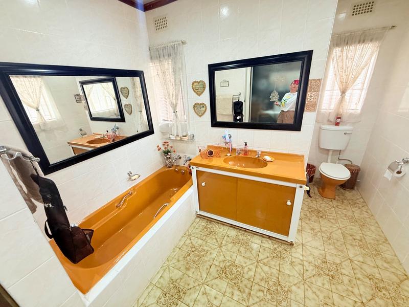 4 Bedroom Property for Sale in Flora Gardens Gauteng