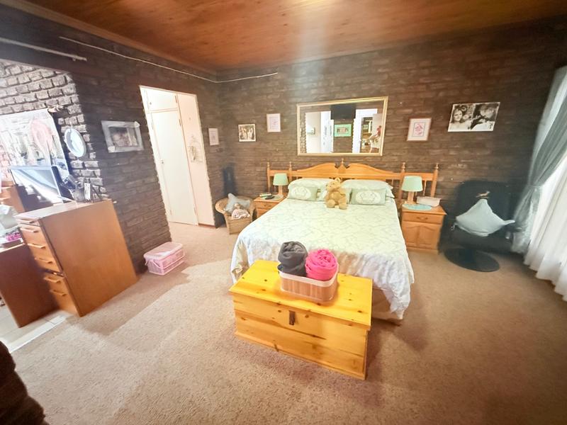 4 Bedroom Property for Sale in Flora Gardens Gauteng