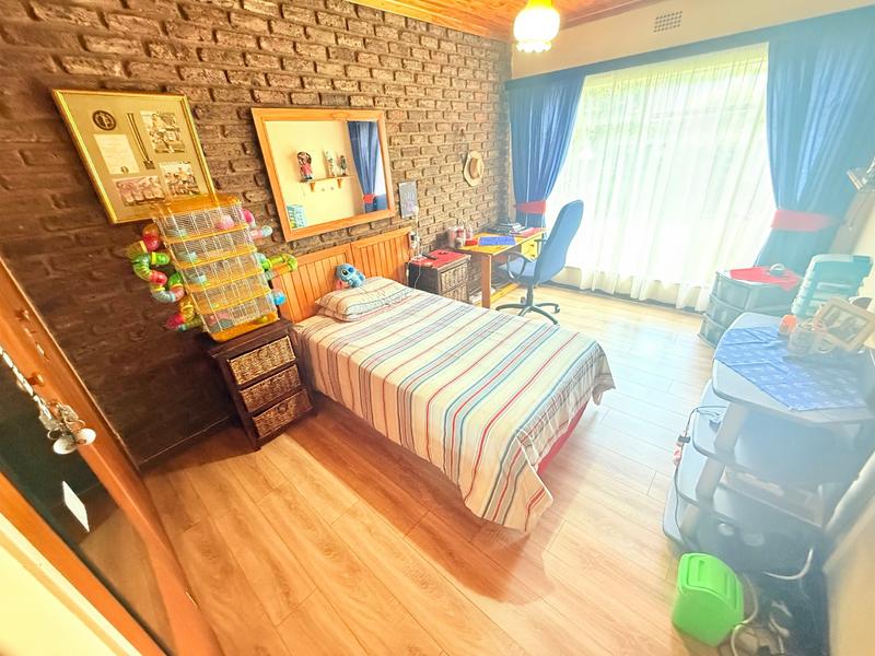 4 Bedroom Property for Sale in Flora Gardens Gauteng