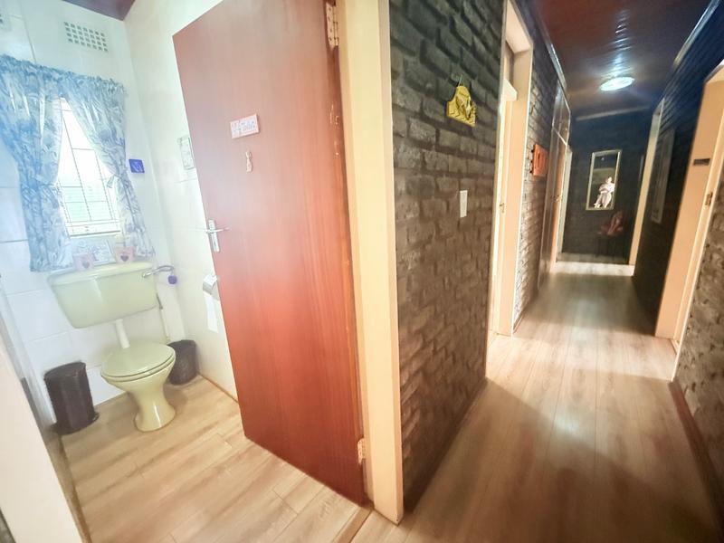 4 Bedroom Property for Sale in Flora Gardens Gauteng