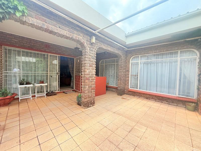 4 Bedroom Property for Sale in Flora Gardens Gauteng