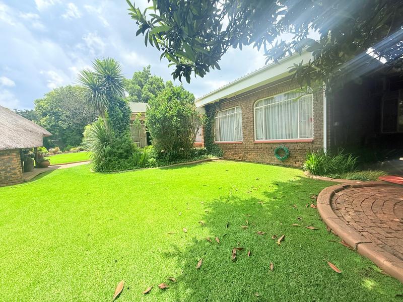 4 Bedroom Property for Sale in Flora Gardens Gauteng