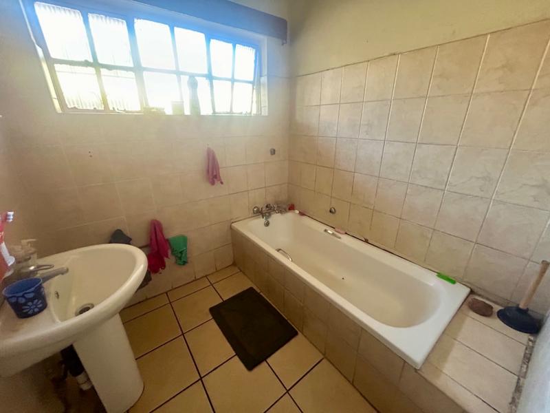 4 Bedroom Property for Sale in Vanderbijlpark CW 5 Gauteng