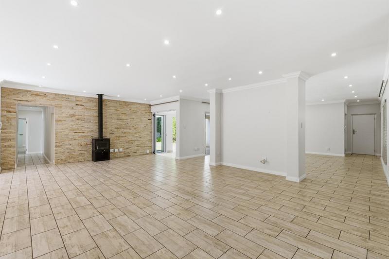 To Let 4 Bedroom Property for Rent in Fourways Gardens Gauteng