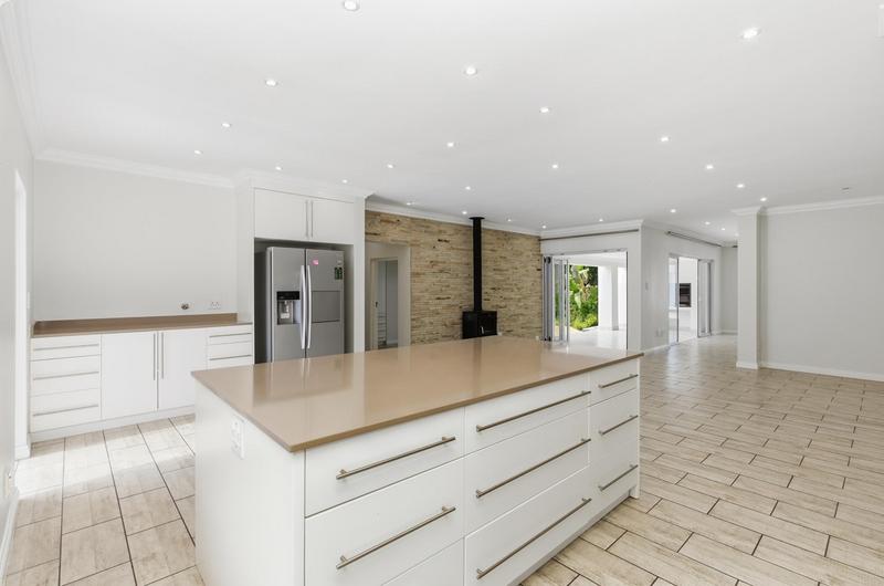 To Let 4 Bedroom Property for Rent in Fourways Gardens Gauteng