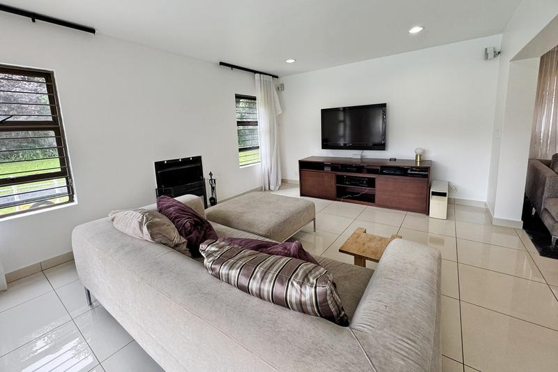 To Let 4 Bedroom Property for Rent in Benmore Gardens Gauteng