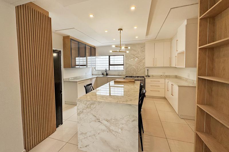 To Let 4 Bedroom Property for Rent in Benmore Gardens Gauteng