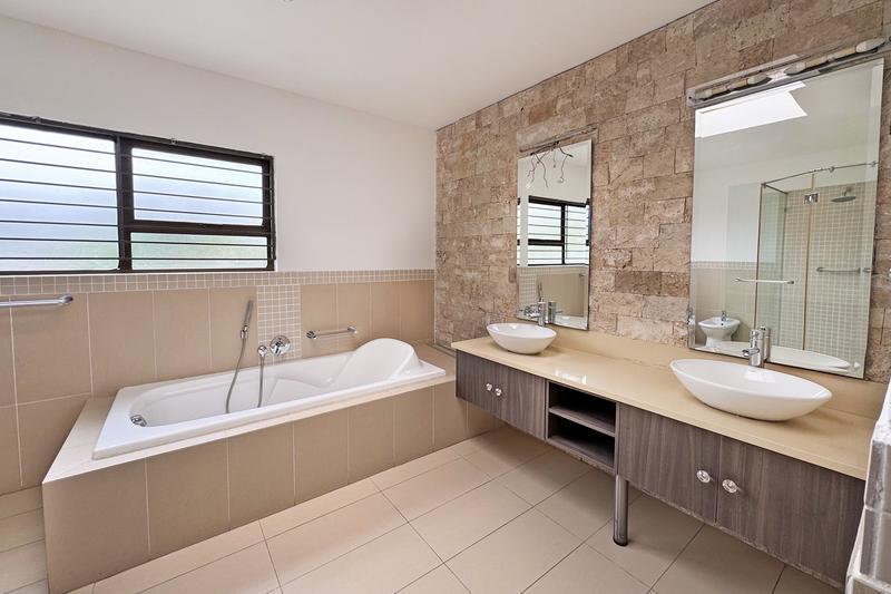 To Let 4 Bedroom Property for Rent in Benmore Gardens Gauteng