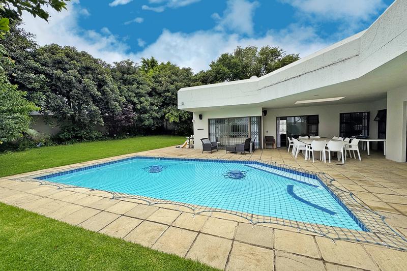 To Let 4 Bedroom Property for Rent in Benmore Gardens Gauteng