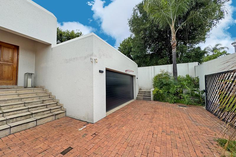 To Let 4 Bedroom Property for Rent in Benmore Gardens Gauteng