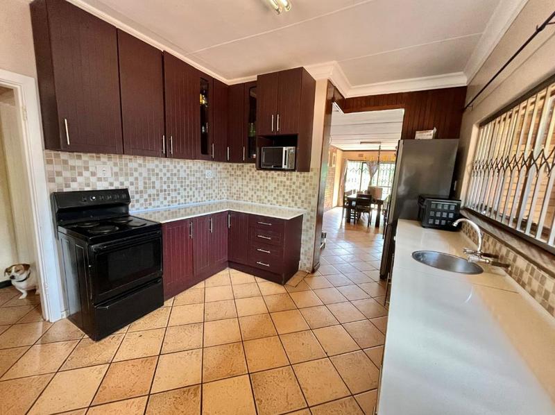 5 Bedroom Property for Sale in Cinderella Gauteng