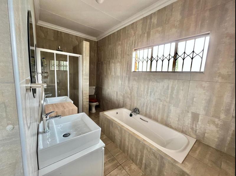 5 Bedroom Property for Sale in Cinderella Gauteng
