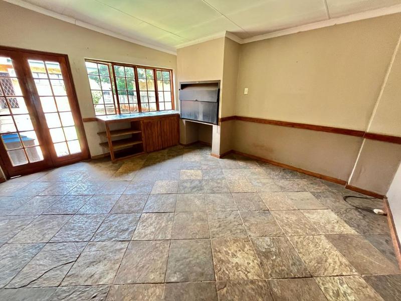 5 Bedroom Property for Sale in Cinderella Gauteng
