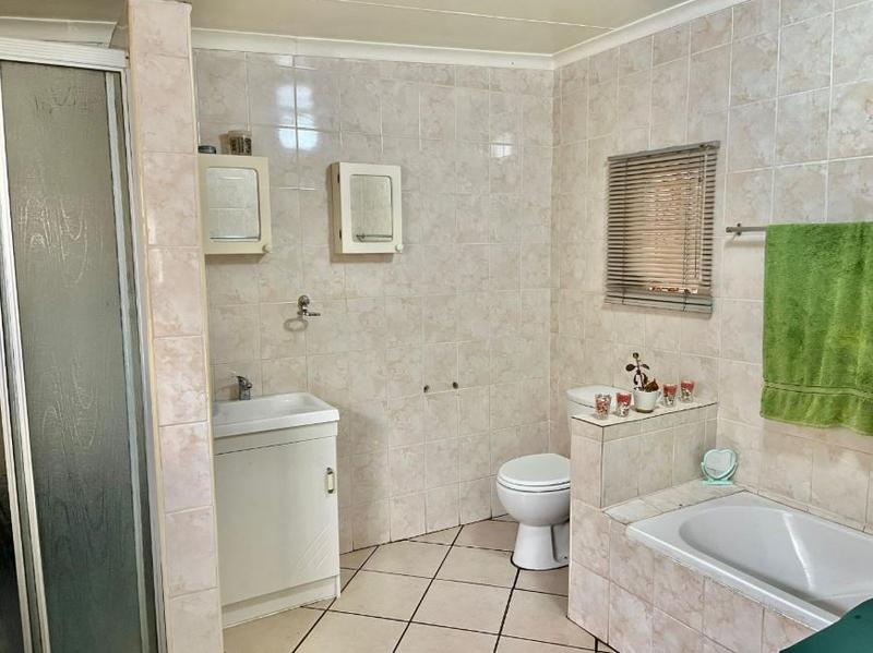 5 Bedroom Property for Sale in Cinderella Gauteng