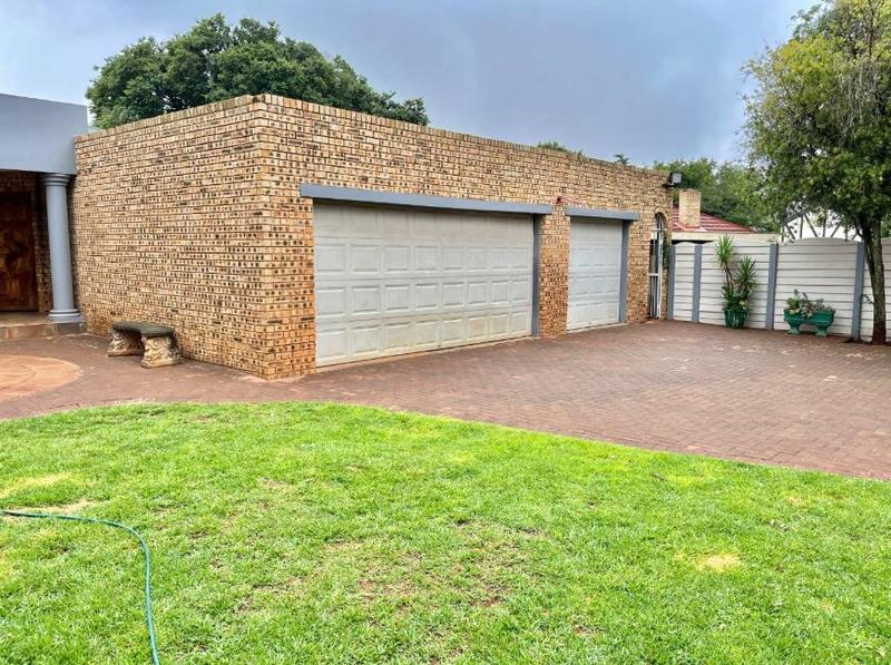 5 Bedroom Property for Sale in Cinderella Gauteng