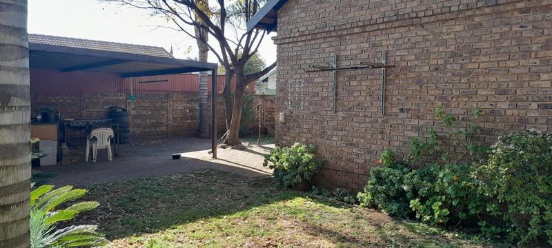 To Let 2 Bedroom Property for Rent in Rooihuiskraal North Gauteng