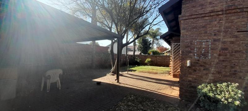 To Let 2 Bedroom Property for Rent in Rooihuiskraal North Gauteng