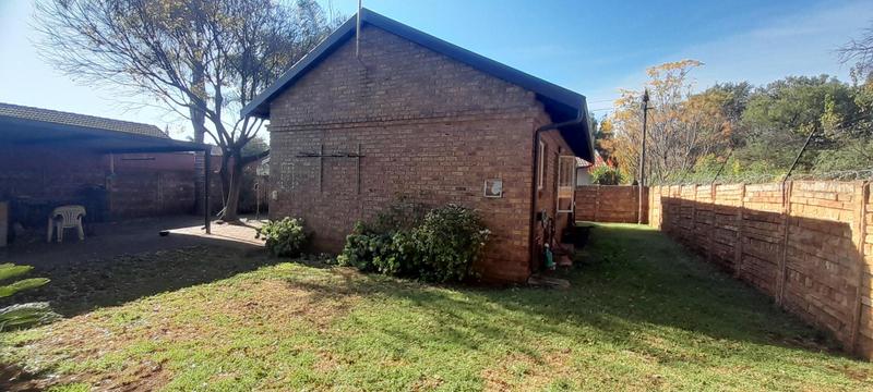 To Let 2 Bedroom Property for Rent in Rooihuiskraal North Gauteng