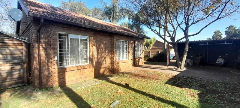 To Let 2 Bedroom Property for Rent in Rooihuiskraal North Gauteng