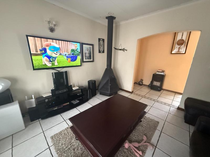 4 Bedroom Property for Sale in Rooihuiskraal Gauteng