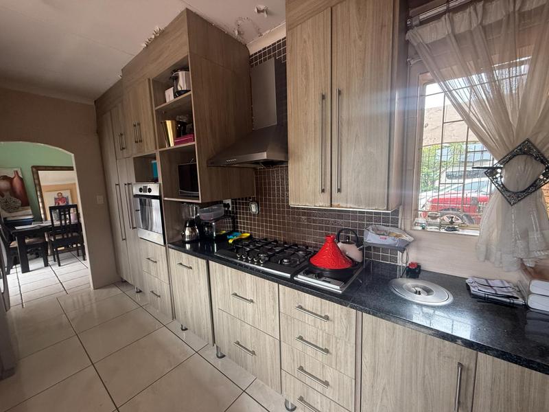 4 Bedroom Property for Sale in Rooihuiskraal Gauteng