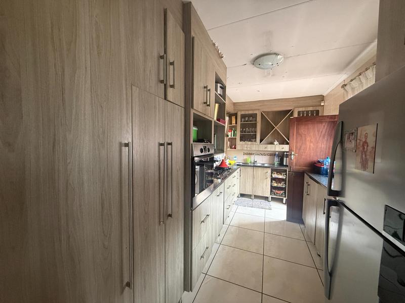 4 Bedroom Property for Sale in Rooihuiskraal Gauteng