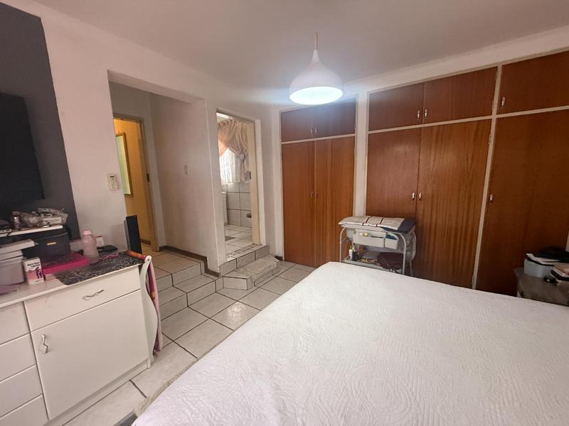 4 Bedroom Property for Sale in Rooihuiskraal Gauteng