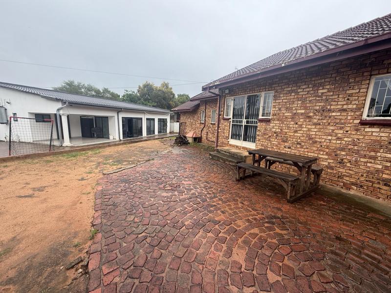 4 Bedroom Property for Sale in Rooihuiskraal Gauteng