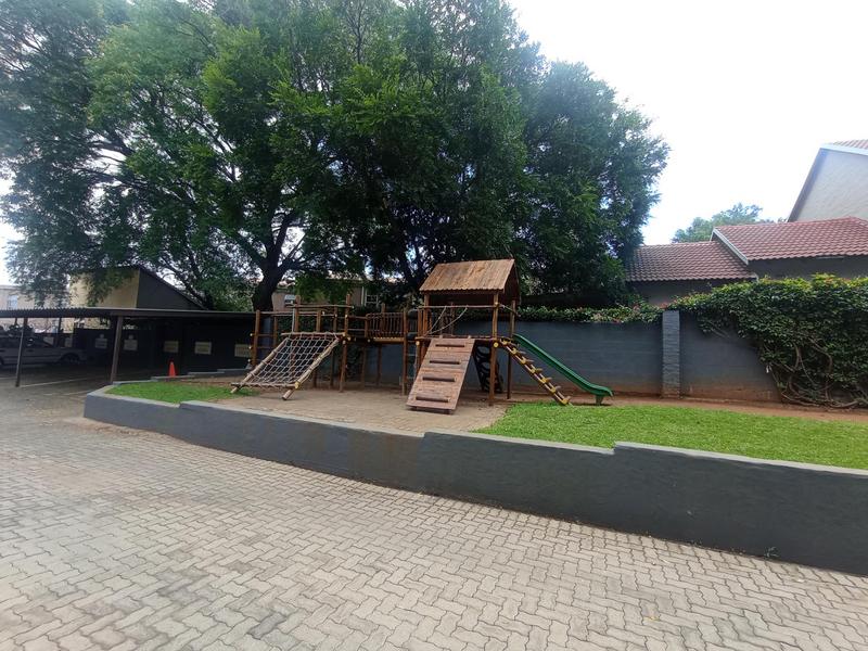 1 Bedroom Property for Sale in Florida Lake Gauteng