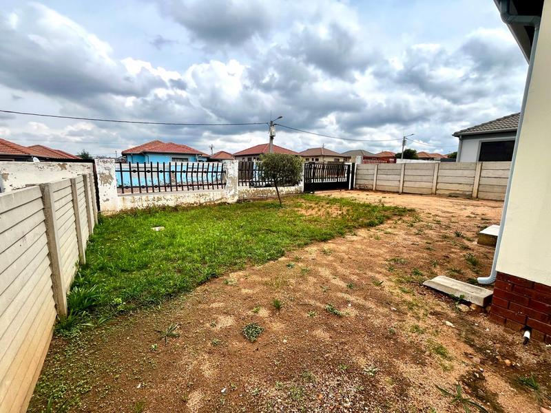 2 Bedroom Property for Sale in Witpoortjie Gauteng