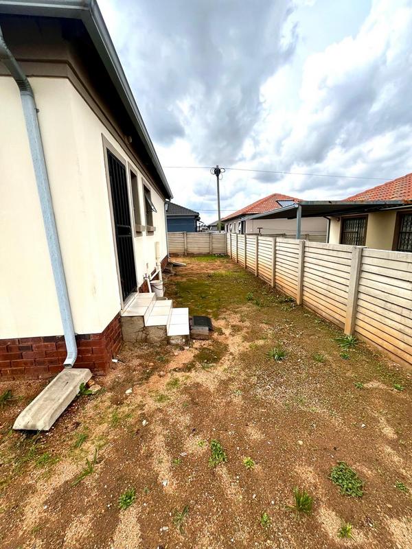 2 Bedroom Property for Sale in Witpoortjie Gauteng