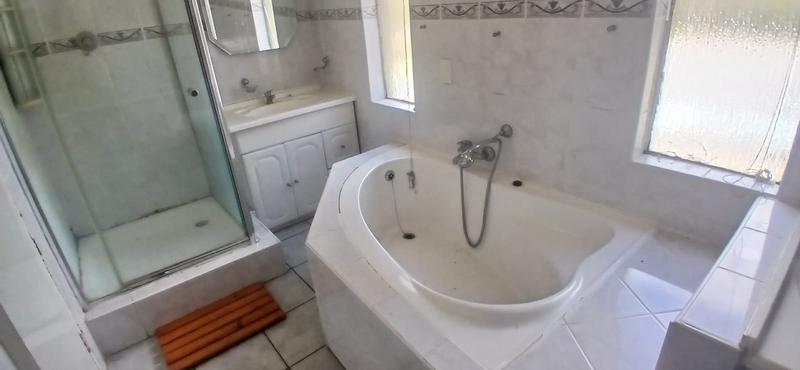 4 Bedroom Property for Sale in Ontdekkerspark Gauteng