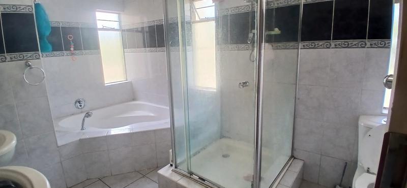 4 Bedroom Property for Sale in Ontdekkerspark Gauteng