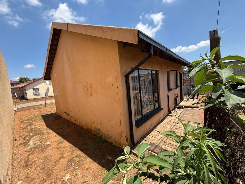 2 Bedroom Property for Sale in Tembisa Central Gauteng