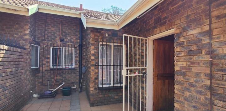 3 Bedroom Property for Sale in Birchleigh North Gauteng