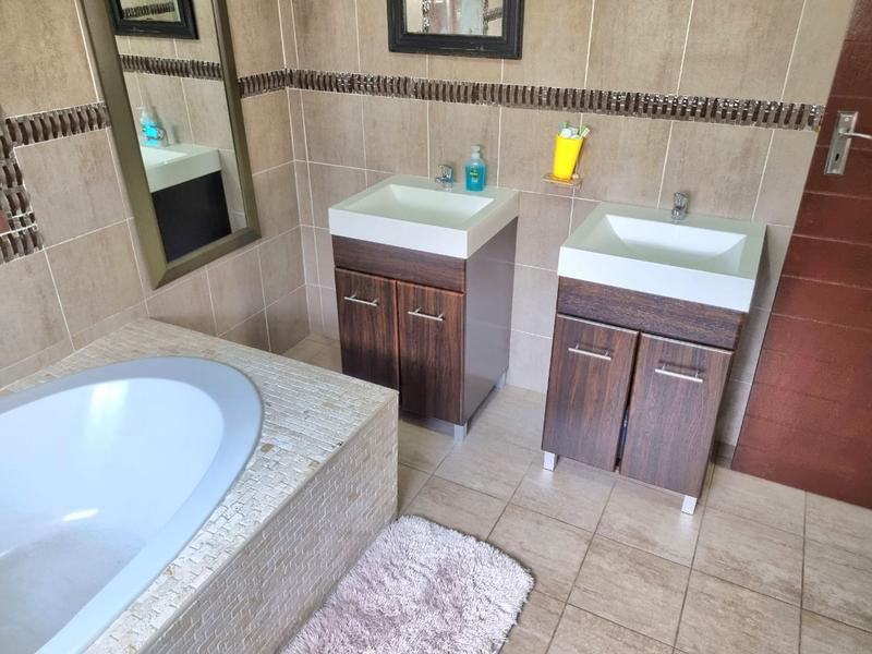 3 Bedroom Property for Sale in Helderwyk Gauteng