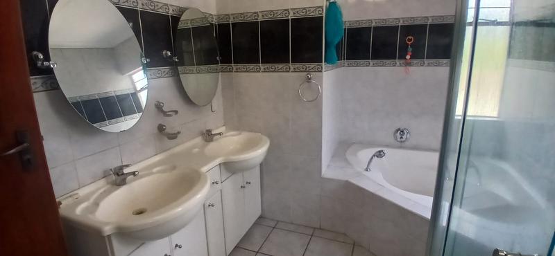 4 Bedroom Property for Sale in Ontdekkerspark Gauteng
