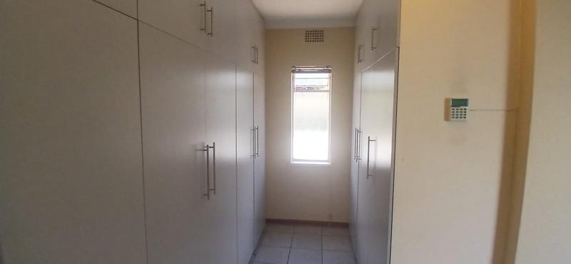 4 Bedroom Property for Sale in Ontdekkerspark Gauteng