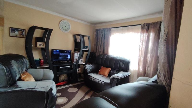 6 Bedroom Property for Sale in Protea Glen Gauteng