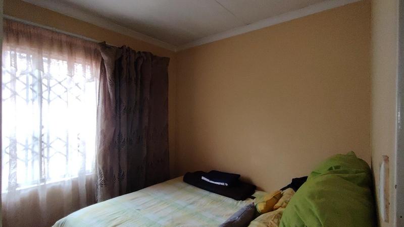 6 Bedroom Property for Sale in Protea Glen Gauteng