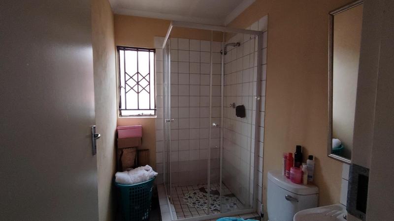 6 Bedroom Property for Sale in Protea Glen Gauteng