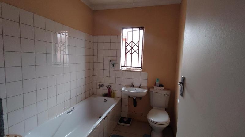 6 Bedroom Property for Sale in Protea Glen Gauteng