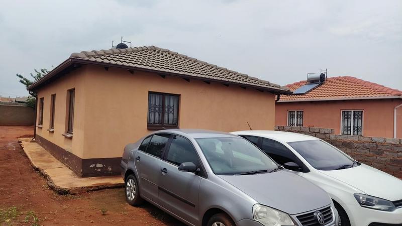 6 Bedroom Property for Sale in Protea Glen Gauteng