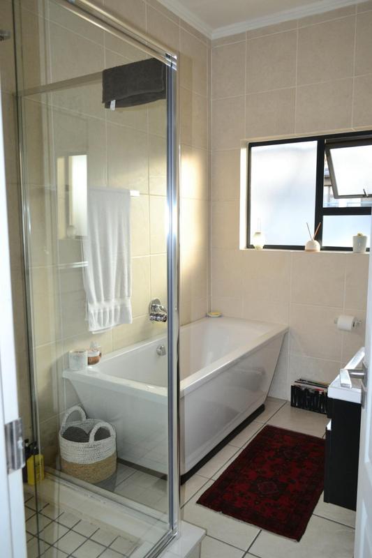 2 Bedroom Property for Sale in Greenstone Hill Gauteng