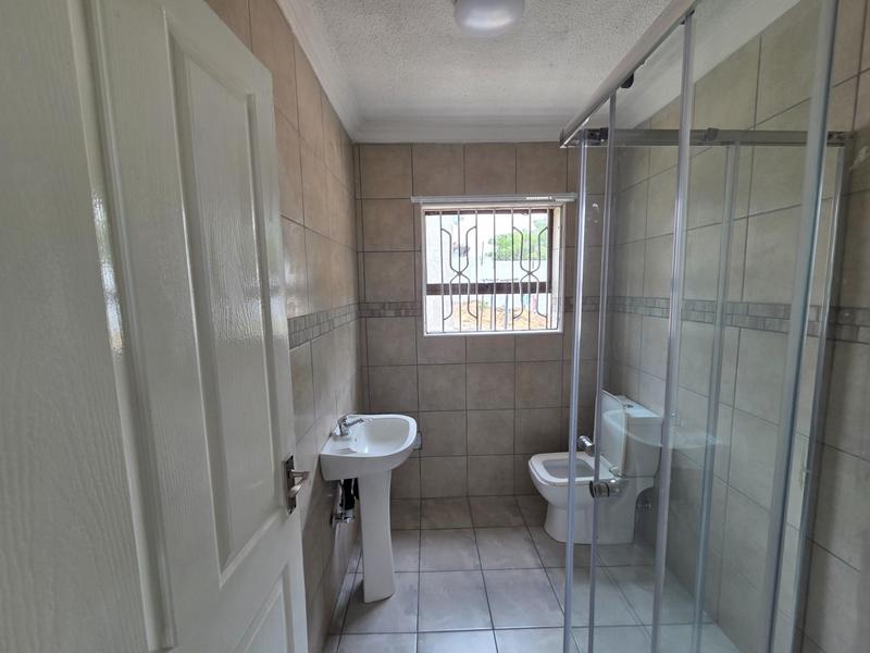 To Let 1 Bedroom Property for Rent in Buccleuch Gauteng