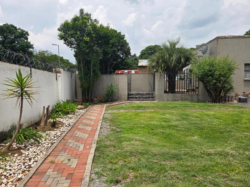 To Let 1 Bedroom Property for Rent in Buccleuch Gauteng