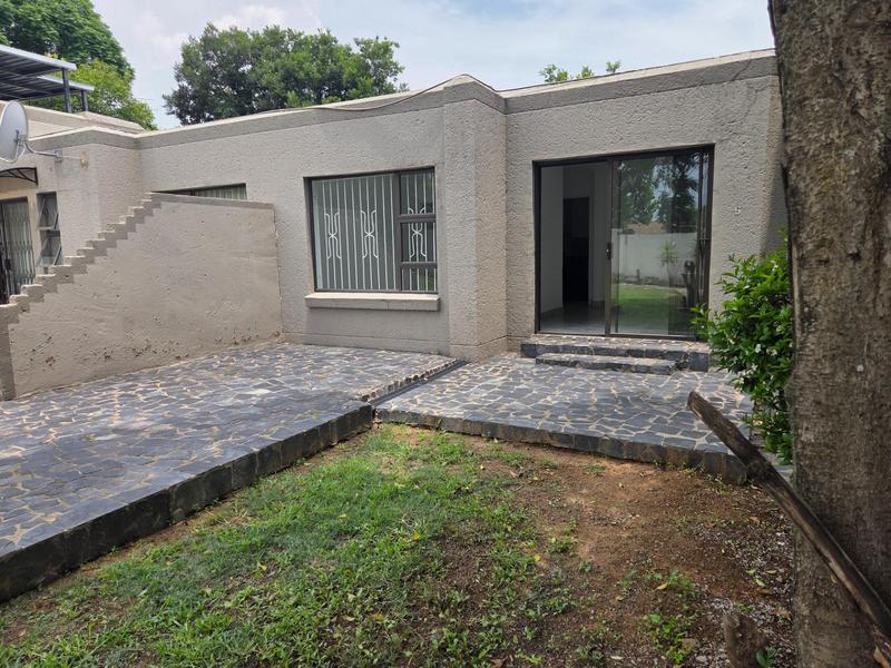 To Let 1 Bedroom Property for Rent in Buccleuch Gauteng